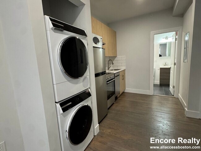 Photo - 274 Newbury St Unidad 1