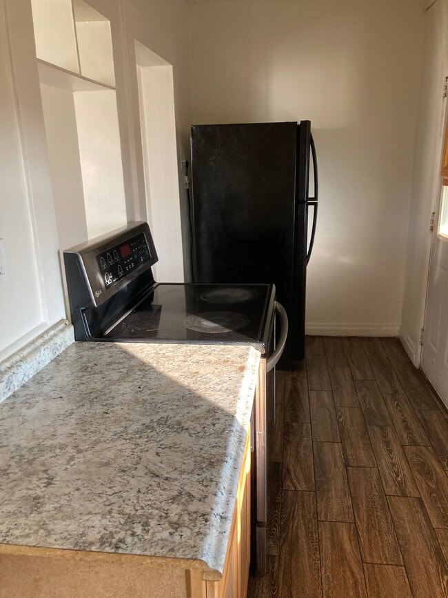 Photo - 916 Maple St