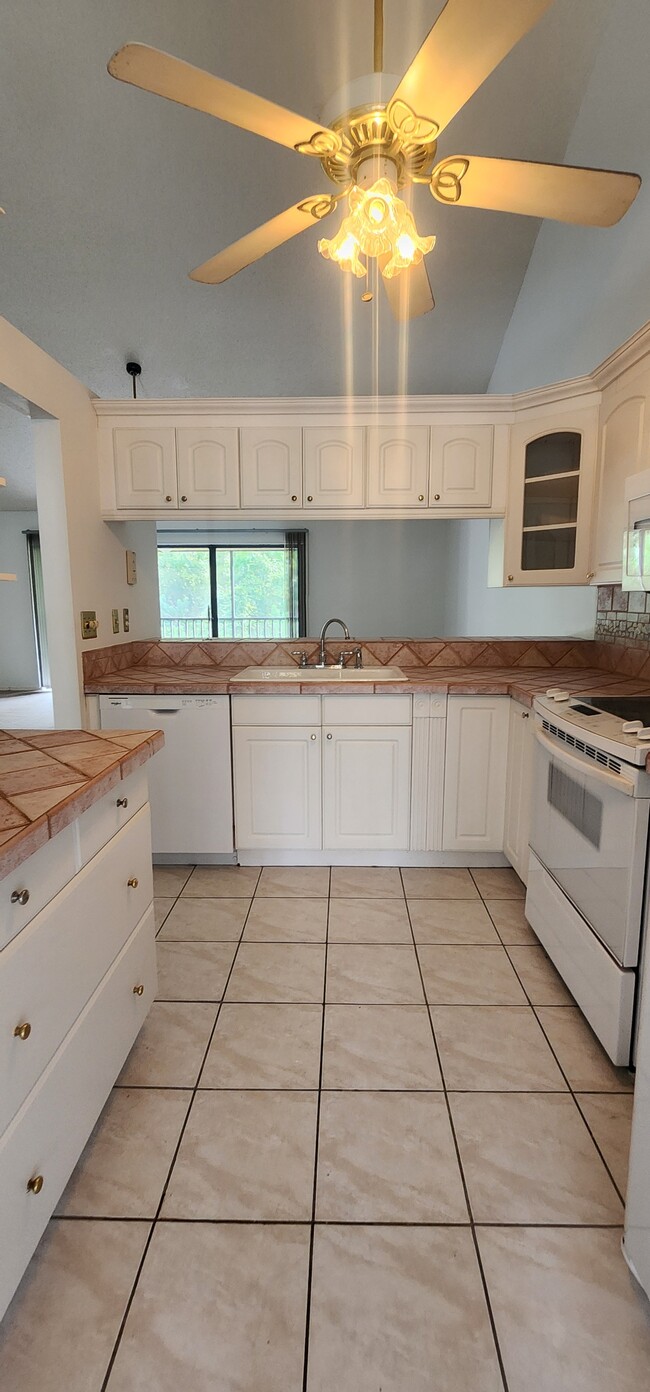 Photo - 1801 1801 E Lake Rd