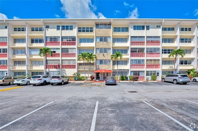 Building Photo - 215 SE 3rd Ave Unit 206c Rental