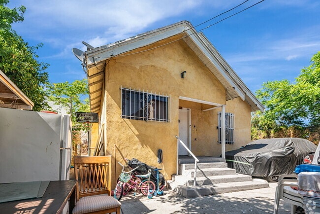 Building Photo - 849 W 43rd St Rental