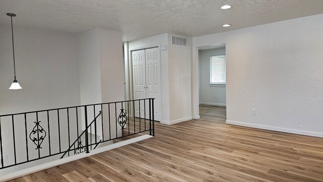 Building Photo - 4 Bedroom Bench Home Fully Remodeled