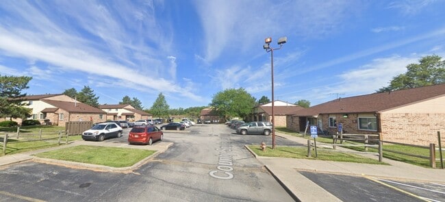 Photo - 655 S Poe Rd