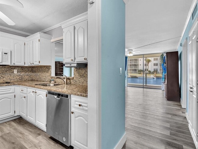 Photo - 3600 NE 170th St Unidad 102