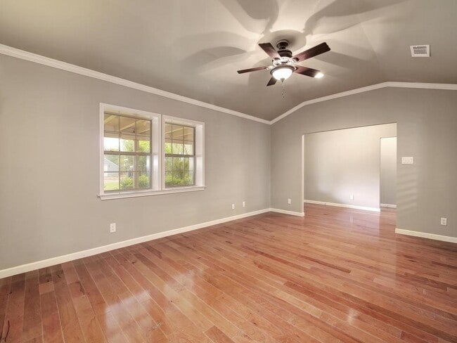 Photo - 2905 Perry Ln