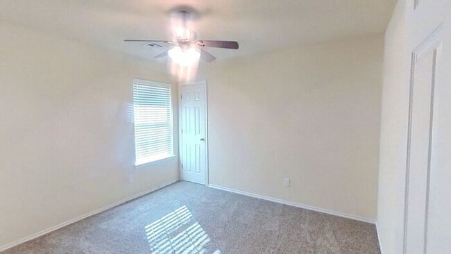 Photo - Great 3/2 off of S Czech Hall Rd