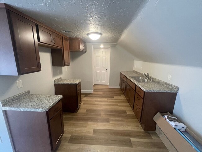 Photo - 420 S Van Buren St Unit Upper