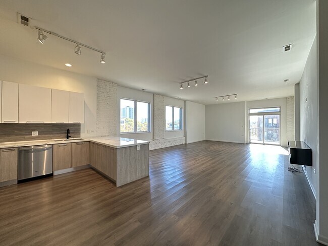 Photo - 2550 S Wabash Ave Unit 104