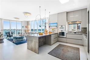 Building Photo - 2020 N Bayshore Dr Unit # 1110 Rental