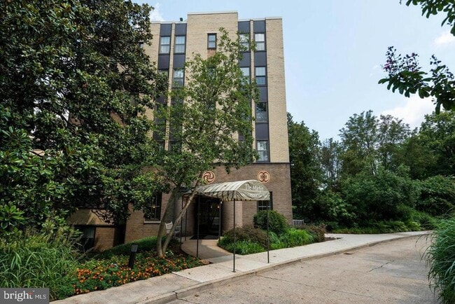 Photo - 3901 Cathedral Ave NW Apartment Unit 305