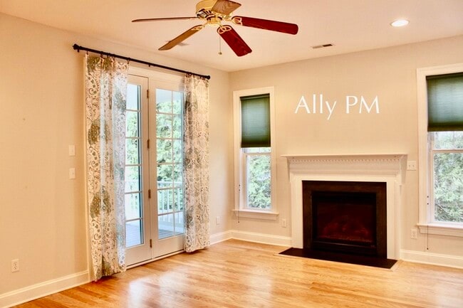 Photo - 1892 Clay Dr