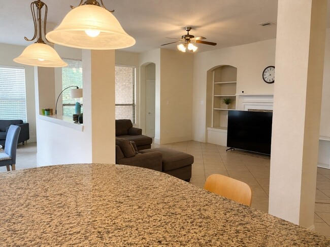 Photo - 515 Newington Ln