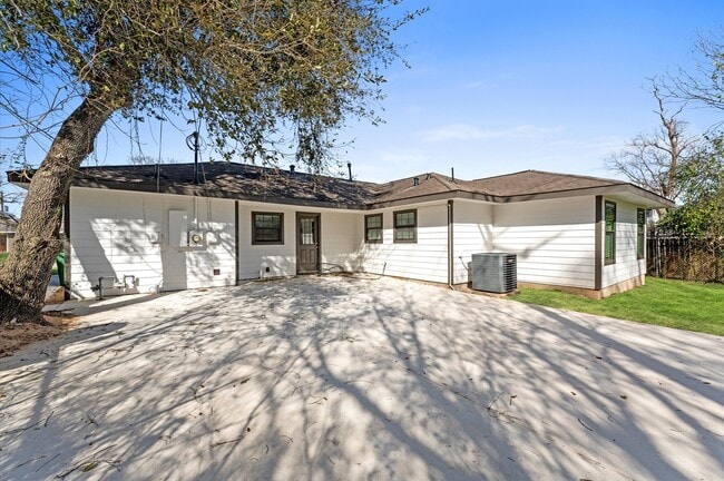 5326 Newkirk Ln