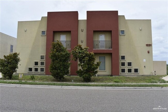 Building Photo - 12 W Daffodil Ave Unit C