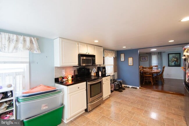 Photo - 113 Maple Ave