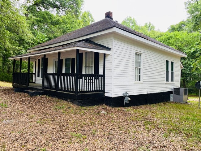 Photo - Cute as a button! 2 bed, 1 full bath, renovated cottage, hardwood floors, large porch, lots of ch...