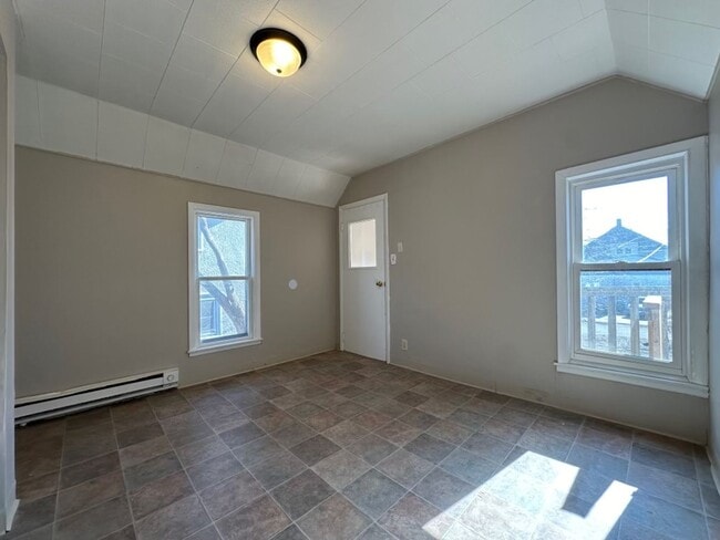 Photo - Spacious 4 Bedroom 2 Bathroom Home in St.Paul!