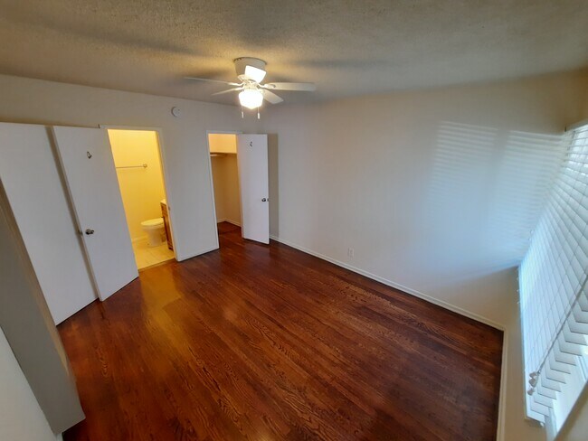 Photo - Magnolia Blvd Apartments