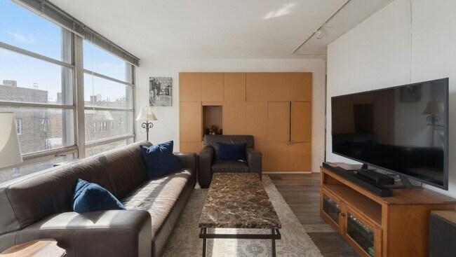 Photo - 2400 N Lakeview Ave Unit 614