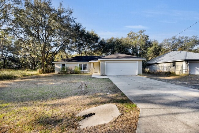 Building Photo - 3/2 Home In Silver Springs Shores