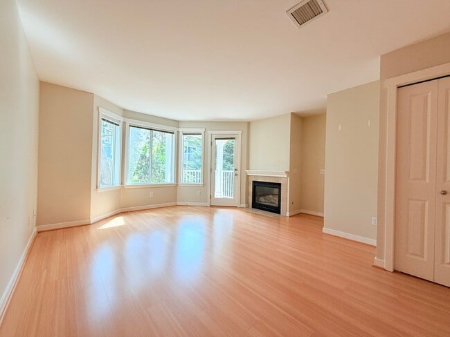 Photo - Like new three-bedroom townhome minutes to Shoreline light rail station.
