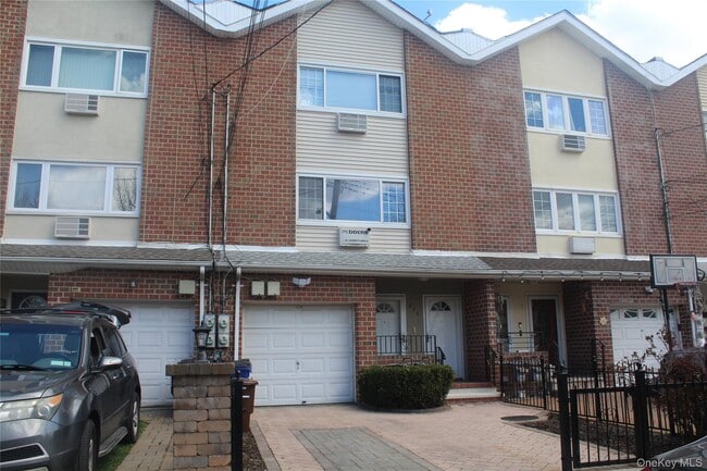 Building Photo - 274 Robinson Ave Unit 1