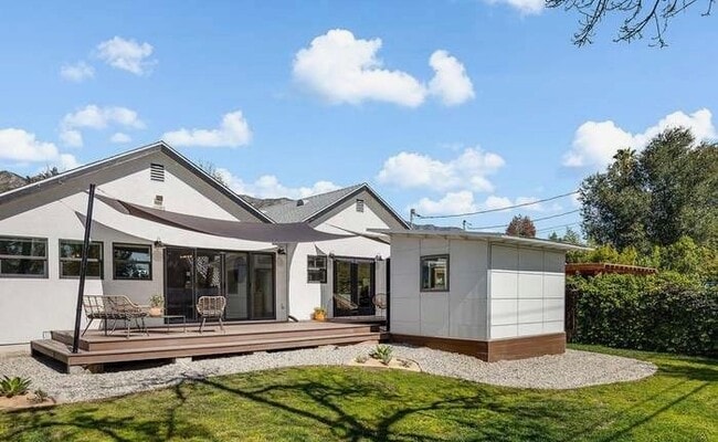 Photo - 3270 Hermanos St