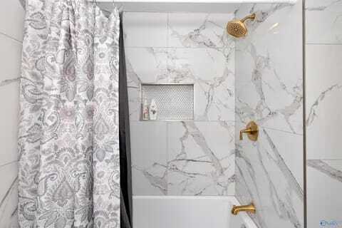 Photo - 418 Greenacres Dr NW