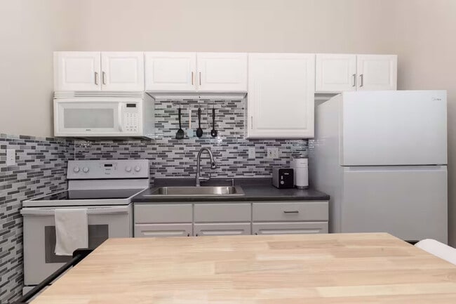 Photo - 440 Hopkins St