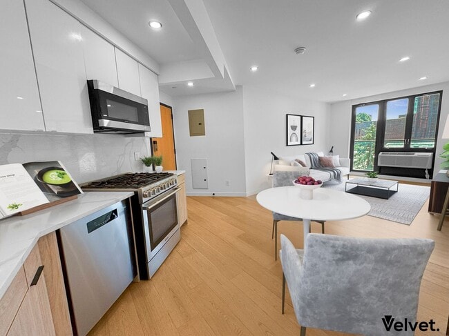 Photo - 116-17 Grosvenor Ln Unidad 5C
