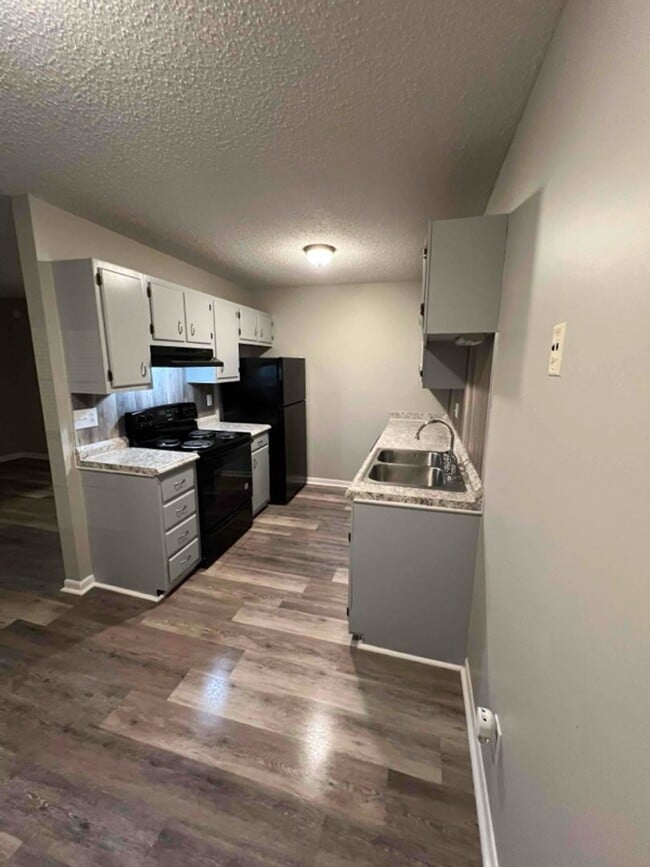 Building Photo - 1 Bedroom 1 Bath located in Charming North... Unit 4510-20 Rental