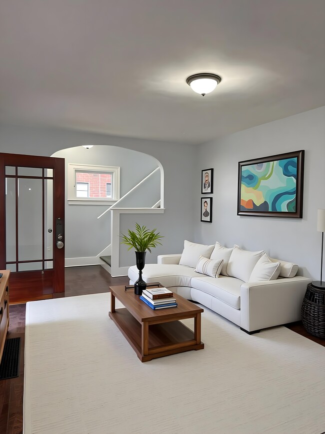 Photo - 819 W 18th St