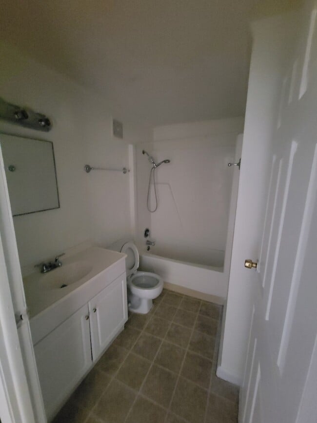 Bathroom - 4087 E Michigan St Unit 4087