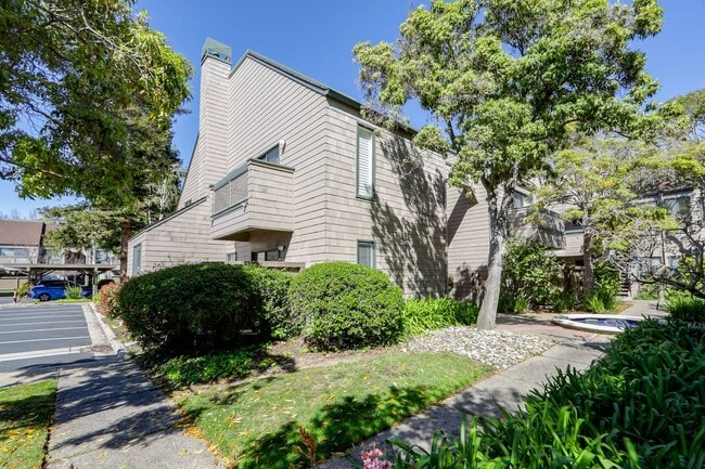Photo - 1 Bed / 1 Bath condo with parking in beautiful Redwood Shores. YouTube Tour!