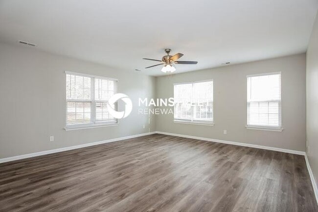 Photo - 4 Bedroom Pet-Friendly Home in Dallas, NC with Main Street Renewal