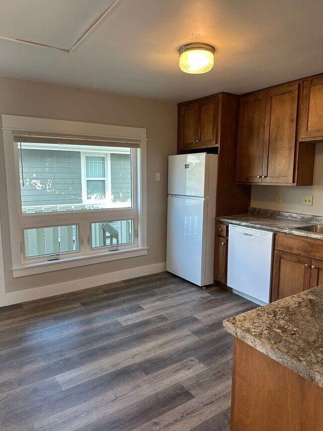 Photo - 619 Bowery St