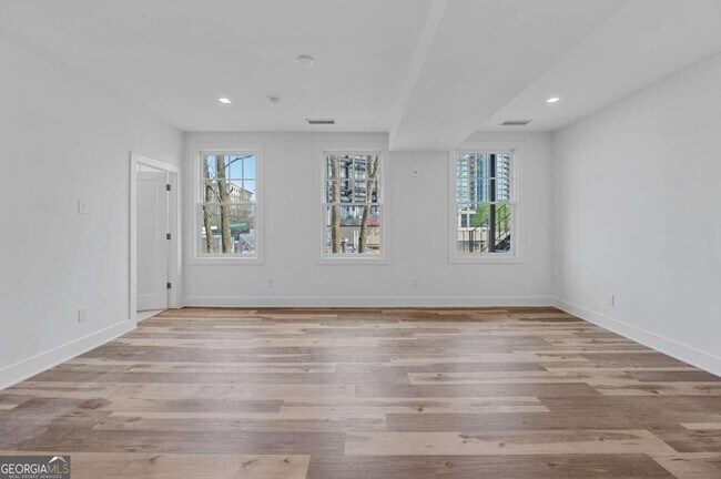 Photo - 2909 Peachtree Rd NE Unidad 206