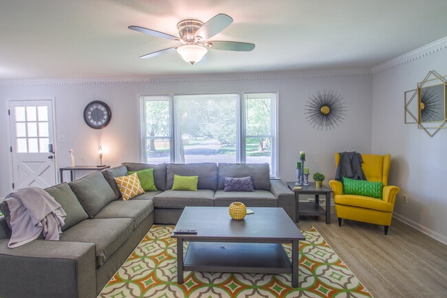 Building Photo - 8800 Nightingale Ln