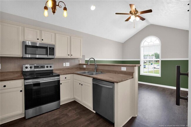 Photo - 112 Camrose Ct