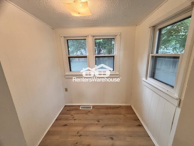 Photo - 1229 Merle Hay Rd