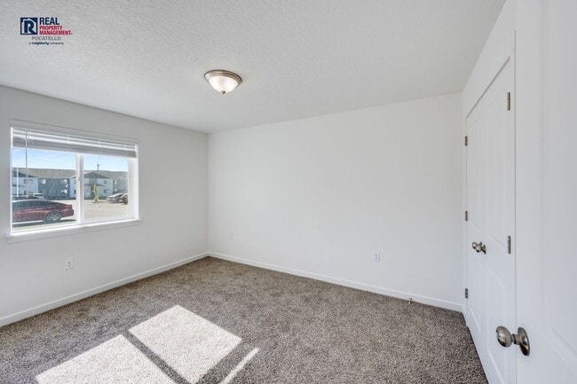 Photo - 114 E Briscoe Rd Unit #D