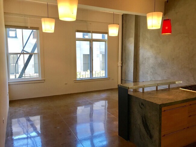 Mint Plaza Loft - Roof Deck & Pet Friendly... - Mint Plaza Loft - Roof Deck & Pet Friendly...