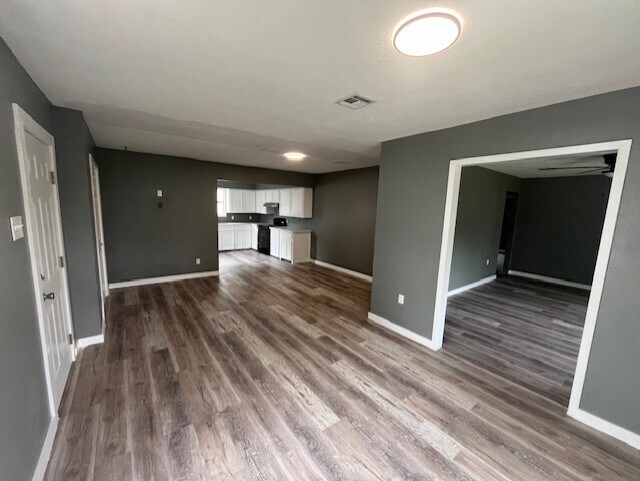 Photo - 4306 Christie St