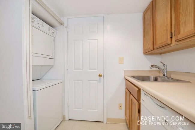 Photo - 29 T St NW Unidad #2