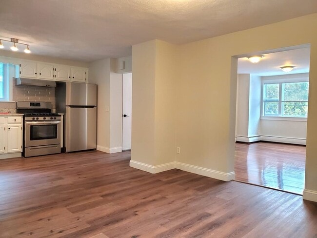 Building Photo - 134 Albion St Unit #2