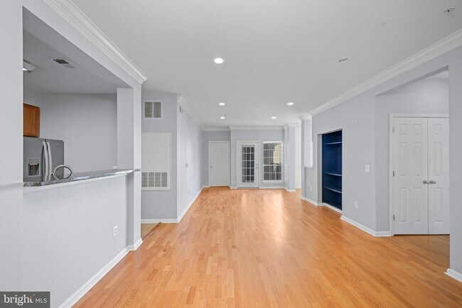 Photo - 4860 Eisenhower Ave Unit 391