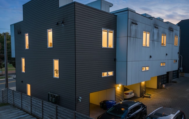 Photo - 2833 3rd Ave W