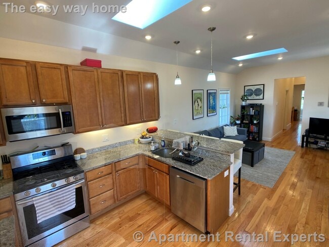 Building Photo - 14 Flint St Unit #2