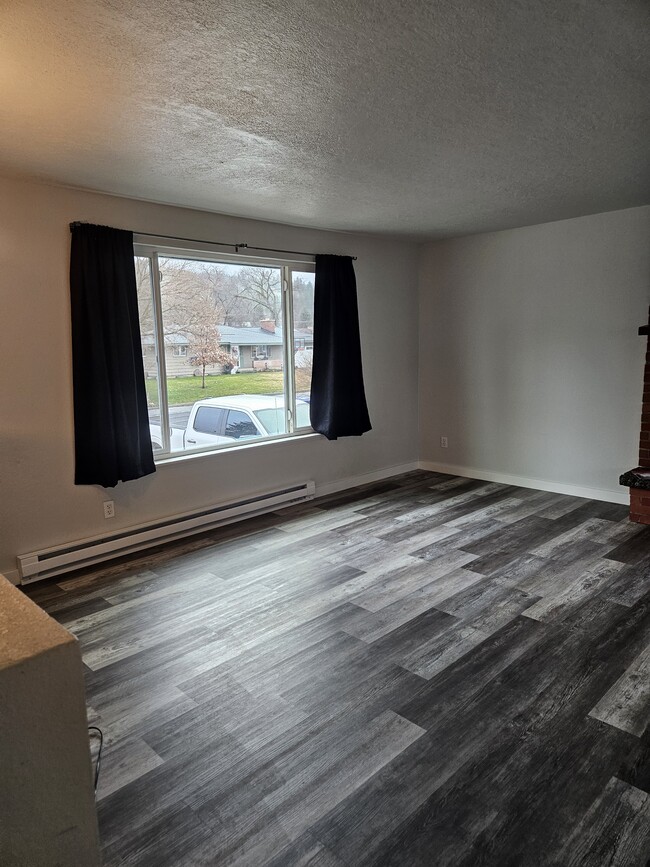 Photo - 15822 E Heroy Ave