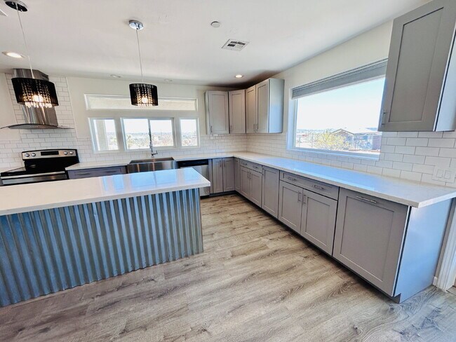 Gorgeous 3 bd, 2.5 ba on 1 acre